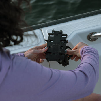 RAM-B-166-PD3:RAM-B-166-PD3_7:RAM Quick-Grip™ Phone Mount with RAM Twist-Lock™ Suction Cup Base
