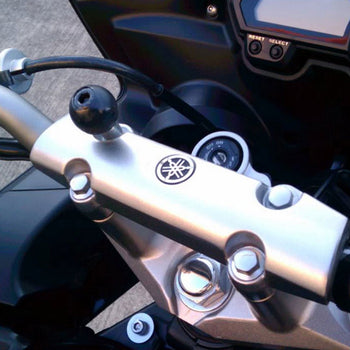 RAM-B-367:RAM-B-367_4:RAM Motorcycle Handlebar Clamp Base with M8 Bolts