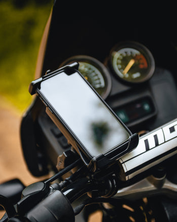 RAM-B-149Z-A-UN14W-V7M-1:RAM-B-149Z-A-UN14W-V7M-1_5:RAM Quick-Grip™ 15W Waterproof Wireless Charging Handlebar Mount